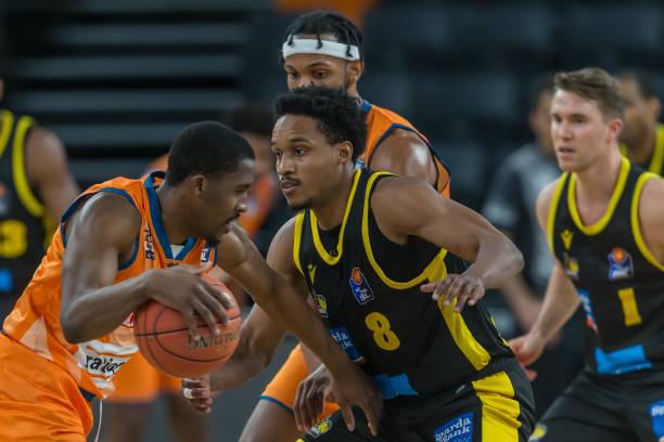 这对中场的 这对中场的